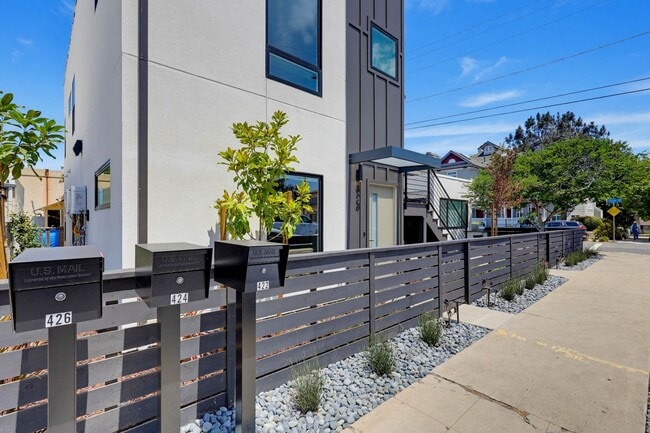 426-426 Arbor Dr Unit 424-Lower Unit