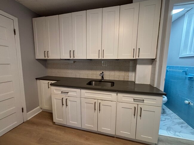 Modern Kitchen - 234 Inslee Pl Unit 1F