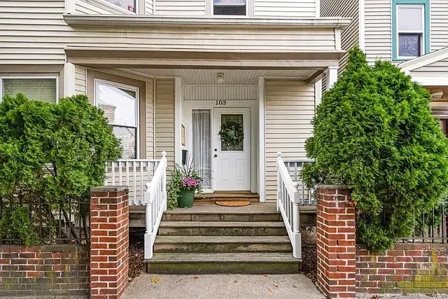 Building Photo - 103 Hancock St Unit 1