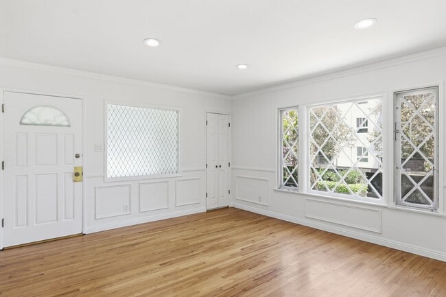 Photo - 12334 Moorpark St Unit 4361 Shadyglade Ave