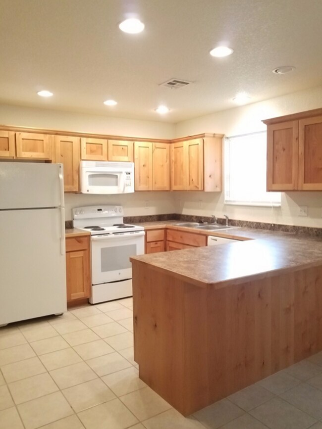 Photo - 304 S. Elm Duplex Unit 304 S. Elm Apt. A