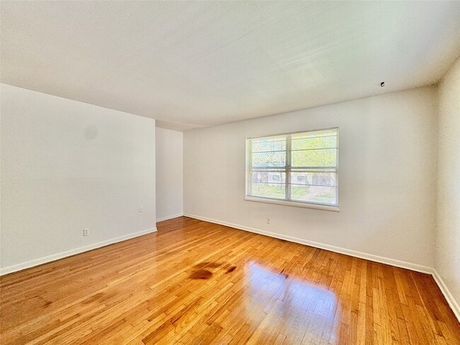 Photo - 4916 Worth St Unit 4