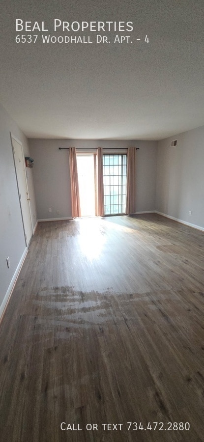 Photo - 6537 Woodhall Dr