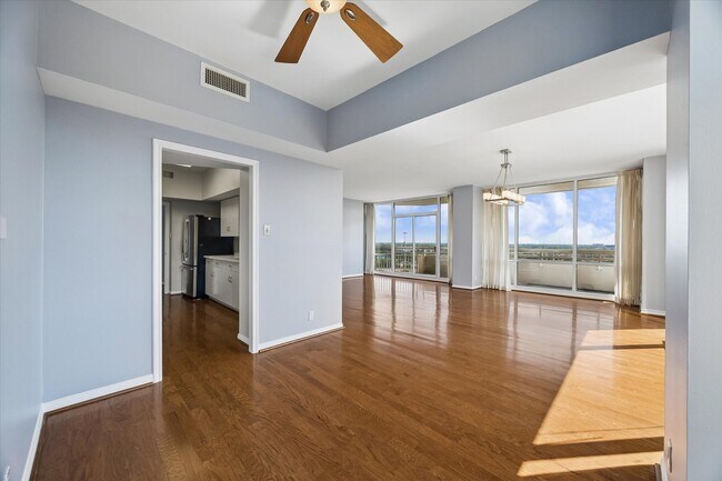 Photo - 15 Greenway Plz Unit 14F