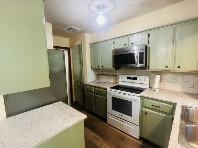 641 Hunters Hill Rd