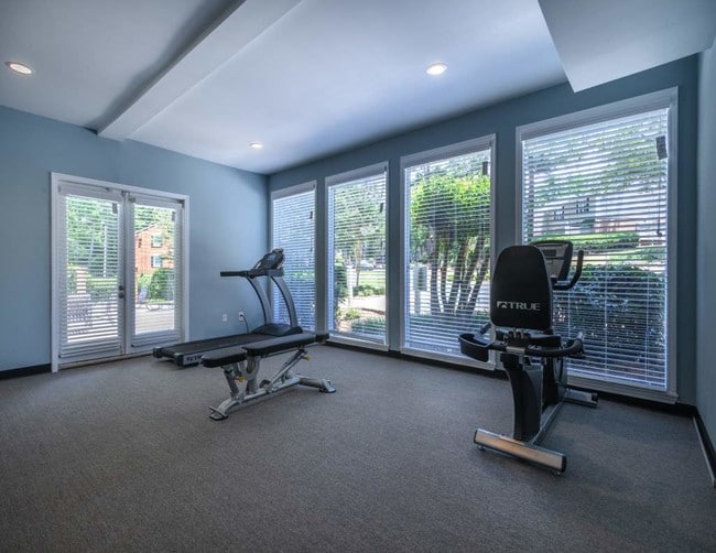 Building Photo - Mountain Place