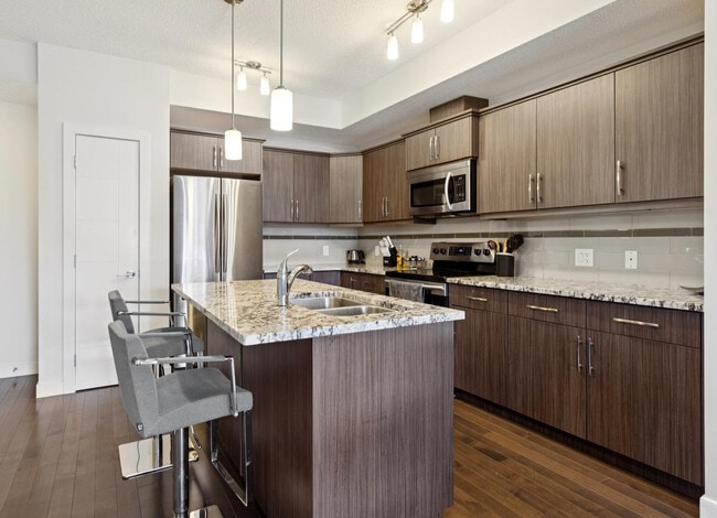 Photo - 10523-123 123 St NW