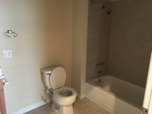 Photo - 524 23rd St Unit 524 23rd G