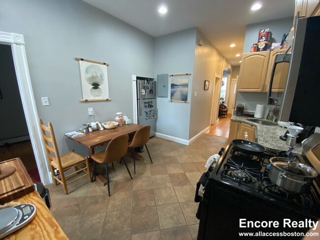 Photo - 18 Portsmouth St