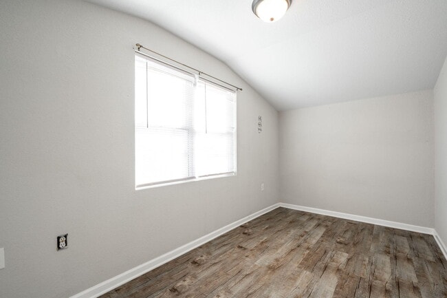 Photo - 276 S Center St