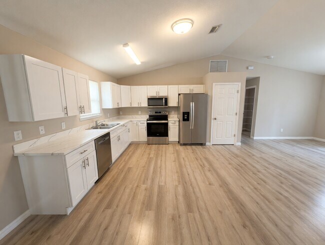 Photo - 1252 County St E
