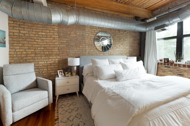 Photo - 612 N Oakley Blvd Unit 206