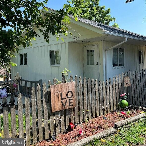 Photo - 7523 B St House