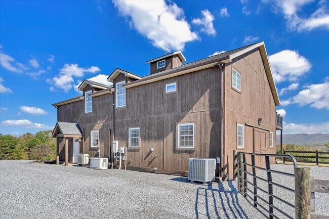 Photo - 1180 Longfield Rd