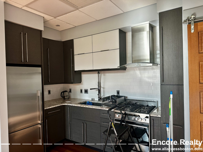 Building Photo - 715 Tremont St Unit 102 Rental