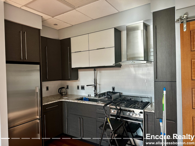 Building Photo - 715 Tremont St Unit 102 Rental
