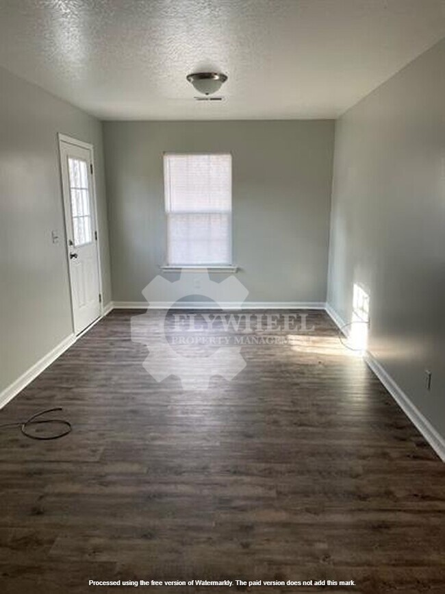 Photo - 128 N Poole St