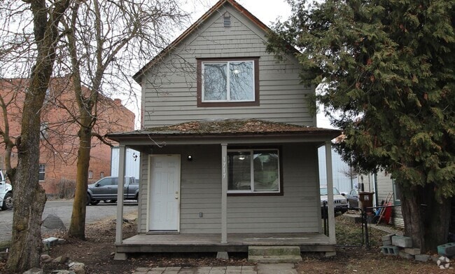 Building Photo - 1717 W Maxwell Ave Rental