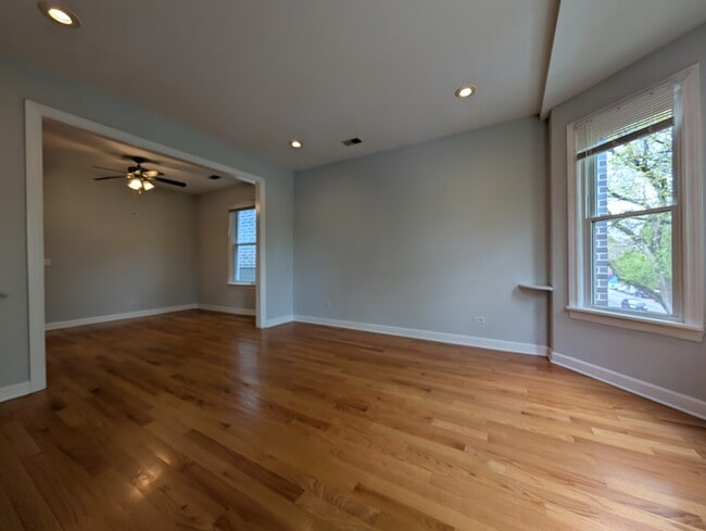 Photo - 1911 W Addison St Unidad 3