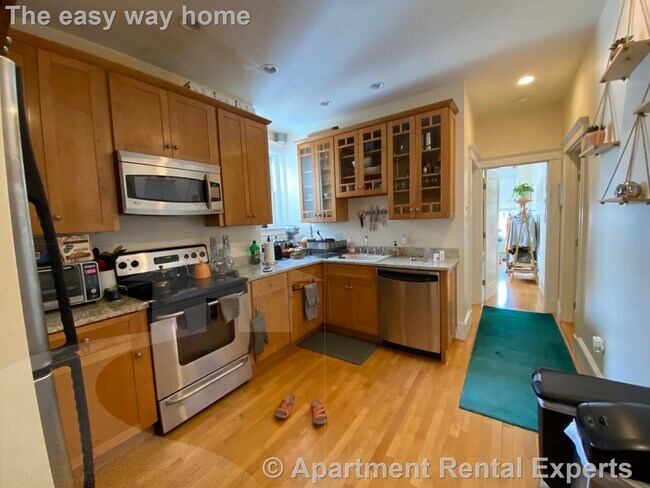 Building Photo - 2 Arlington St