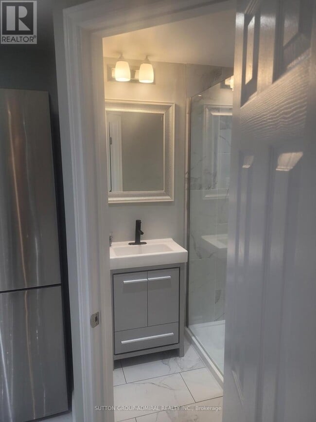 Photo - 292 Ridgefield Crescent