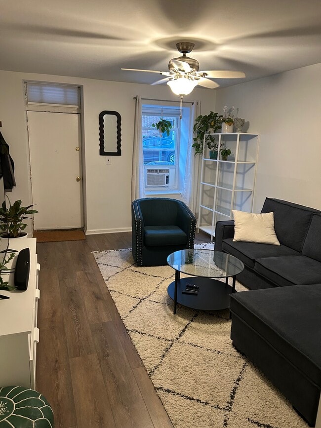 Photo - 353 E Hector St Unidad 1