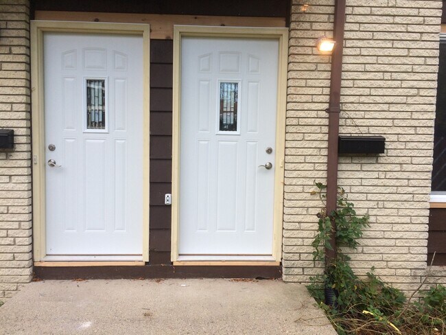 Photo - Updated Madison West townhomes - stainless appliances and many other upgrades Unidad 1814-01