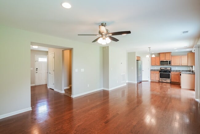 Photo - 408 Parmley Ln