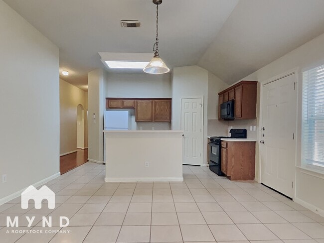 Photo - 807 Forest Star