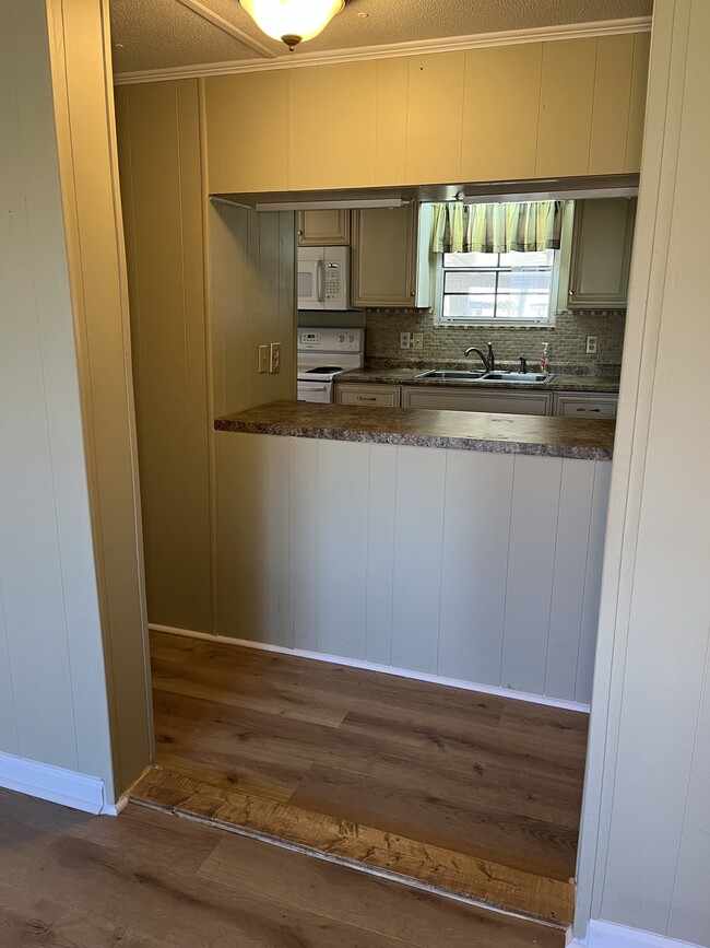 Living open to kitchen - 2215 Wildcat Creek Rd House