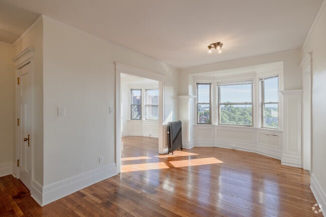 1BR, 1BA - 542SF - The Mercier - Living Room