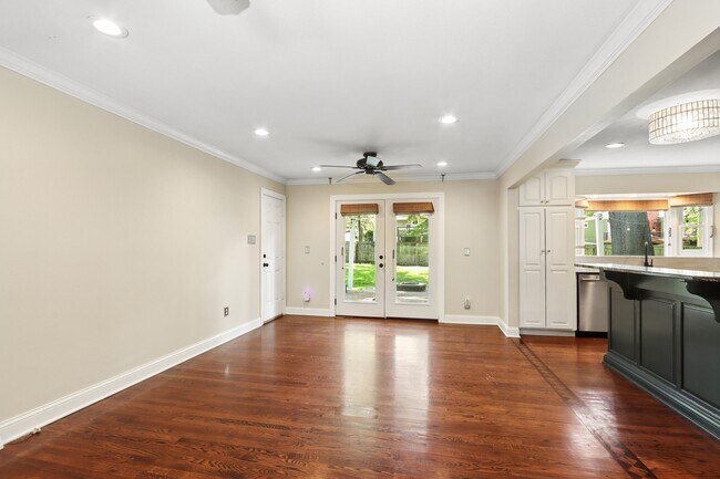 Photo - 8125 Lamar Ave