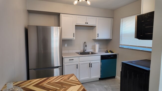 Photo - Stylishly Updated 2-Bedroom Apartment in the Heart of Pleasant Ridge Unidad 1