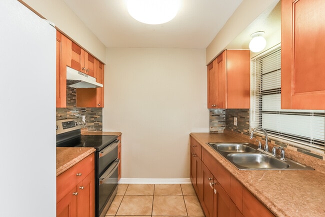 Photo - 1901 Derbywood Dr