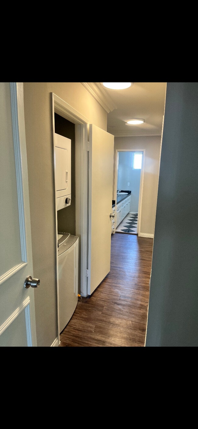 Photo - Chateau Barry Apartments