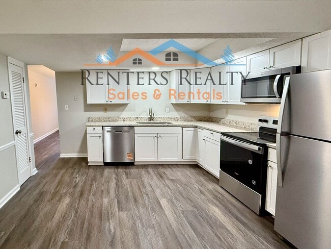 2 Bedroom Condo with Private Patio - 2 Bedroom Condo with Private Patio