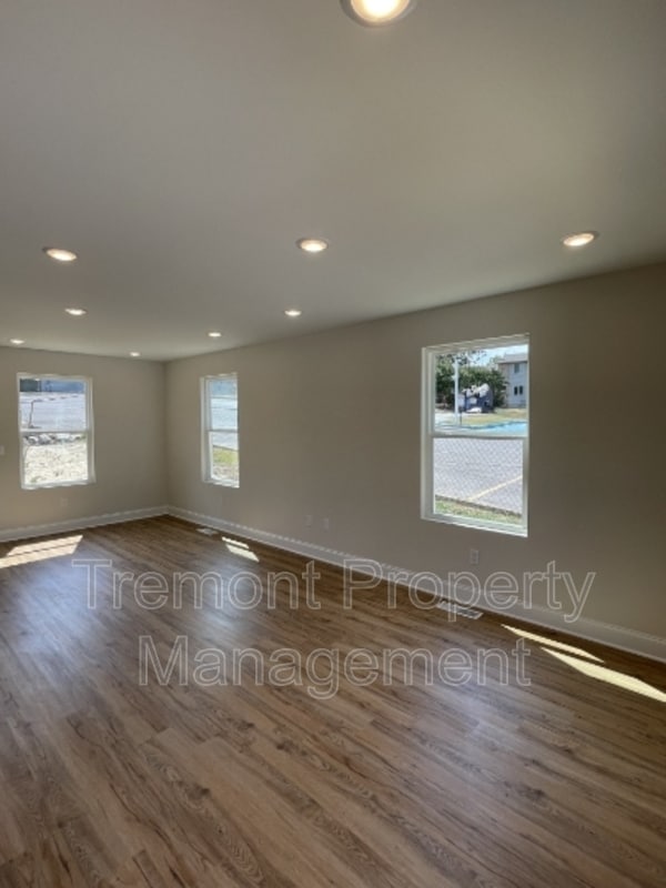 Photo - 1310 E 36th St