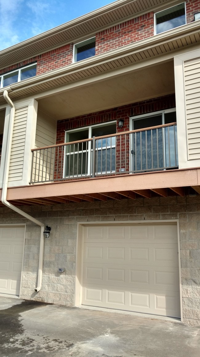 Townhomes of Caswell For Rent in Troy, MI