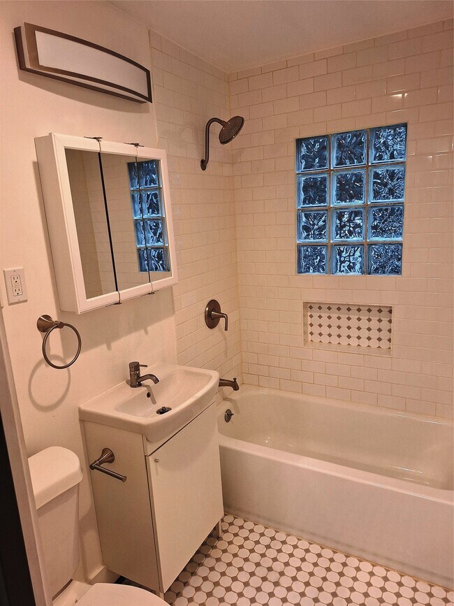 1012 Rutland St Unit 3