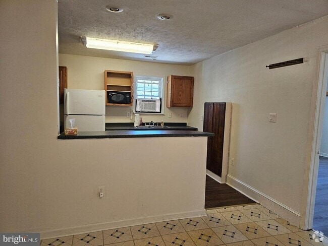 Building Photo - 1202 N Royal Ave Unit D Rental