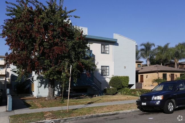 3671 Jasmine Ave