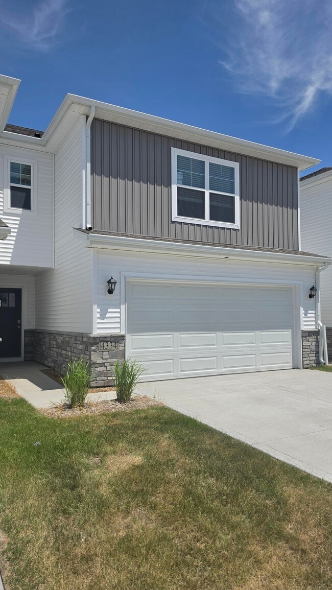 Building Photo - 4334 NE Spear Ln
