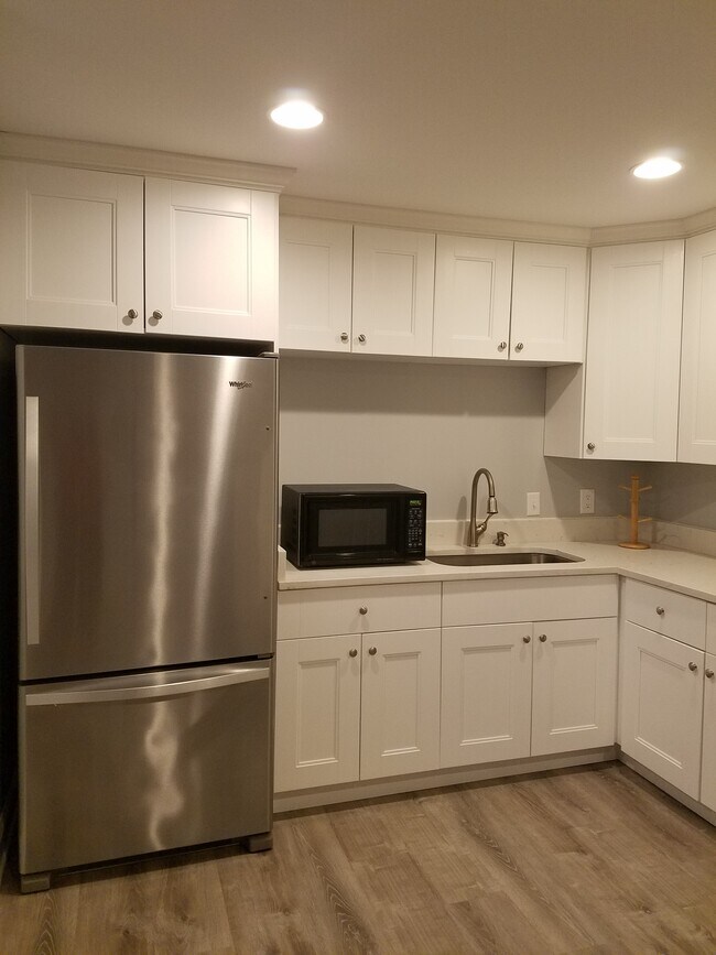 kitchen - 7812 Stanley Ln Unidad 1