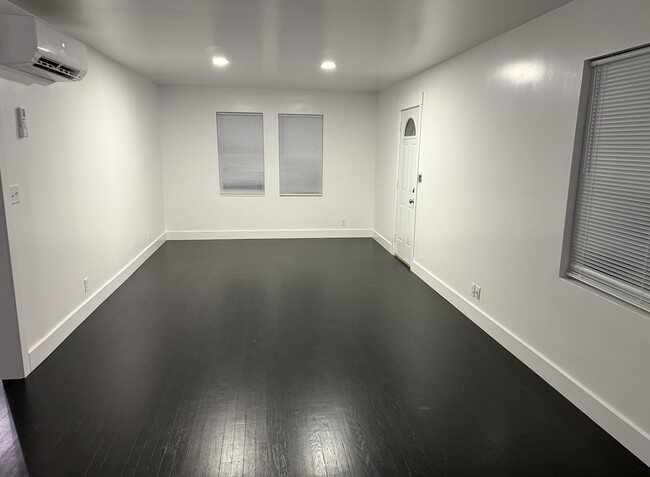 Photo - 207 E Monroe St Unidad A