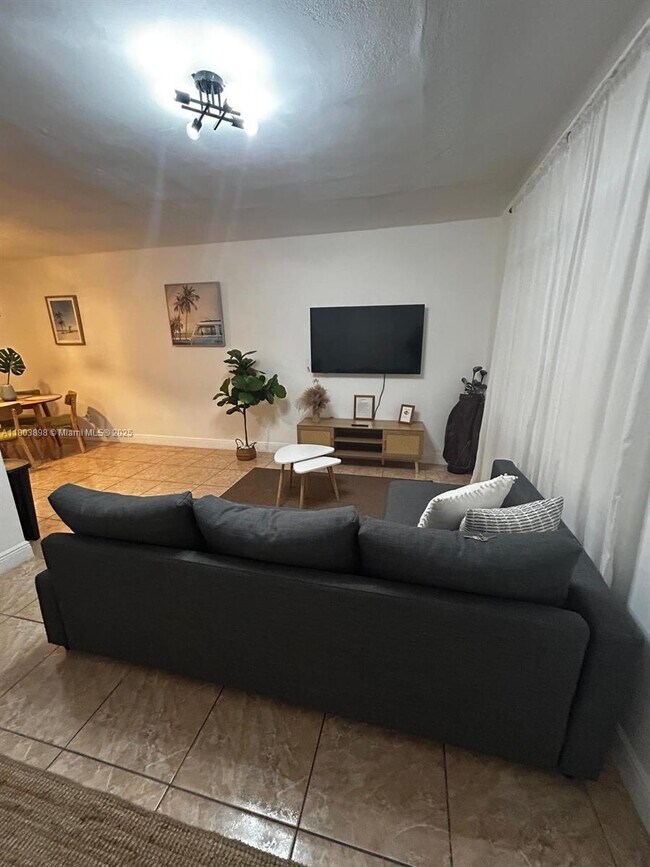 Photo - 1947 NW 33rd St Apartamento Unidad 1947