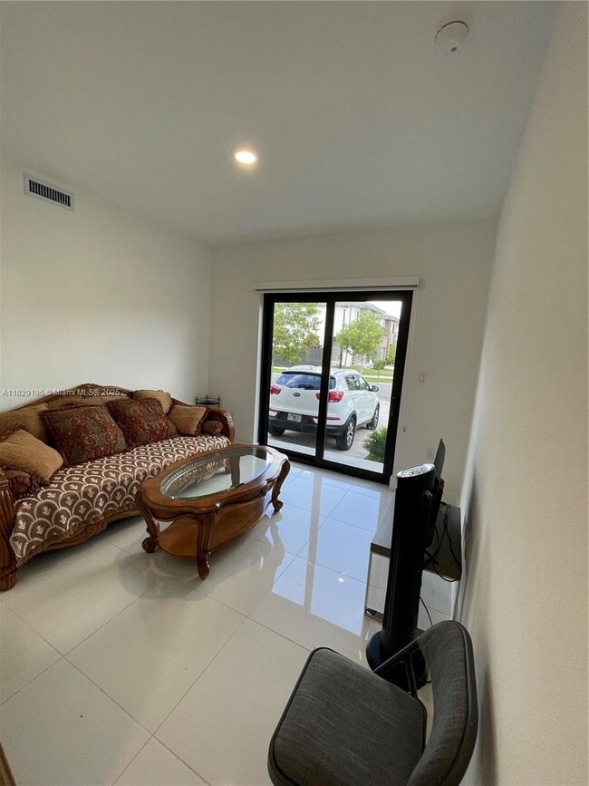 Photo - 254 NW 11th Ct