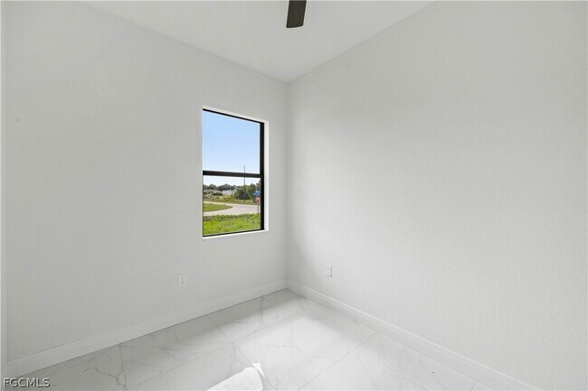 Photo - 744 Oakridge Ave S