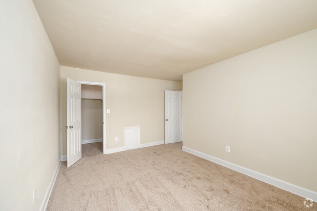 2BR, 1BA – 828SF - Bedroom