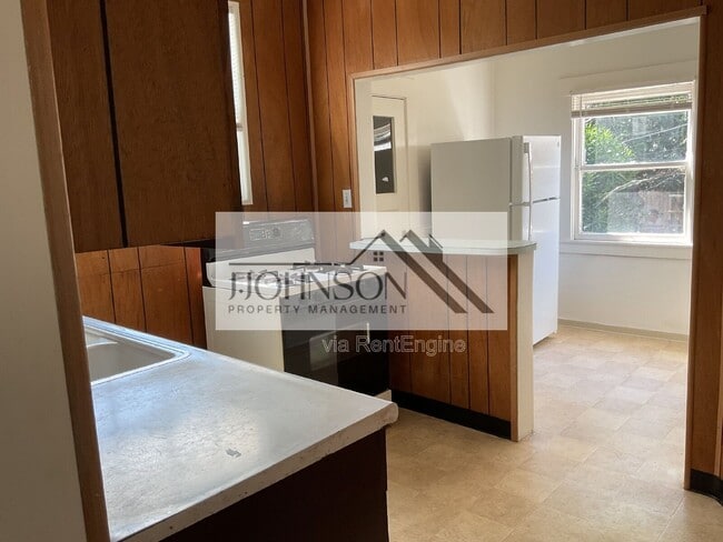 830 N Van Buren St Unit B