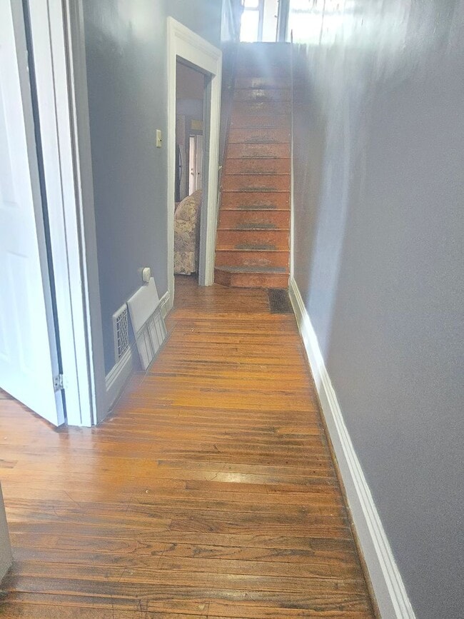 228 W Jackson St